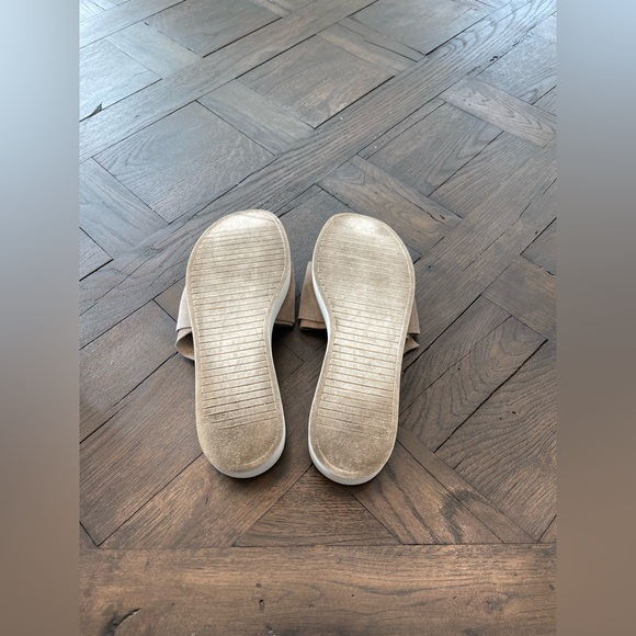 Seychelles Coast Knotted Slide Sandals in Taupe Suede - Picture 4 of 4